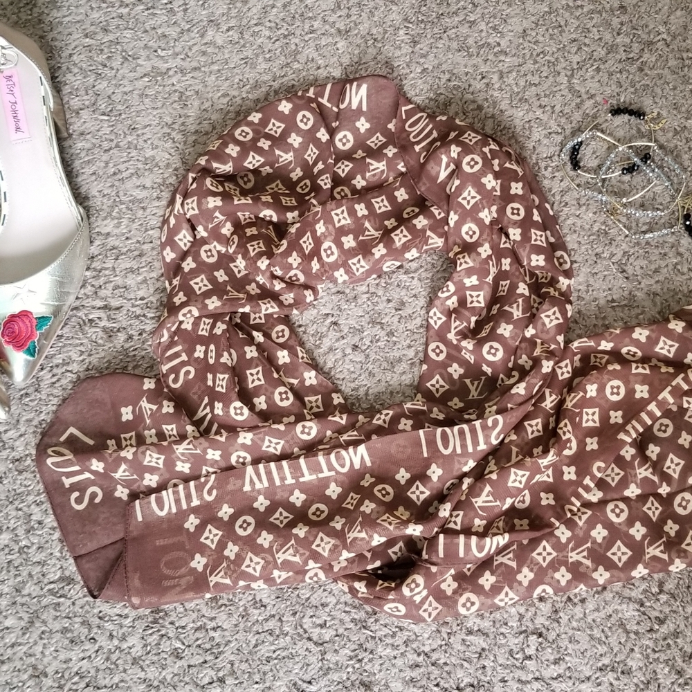Fashion brown scarf